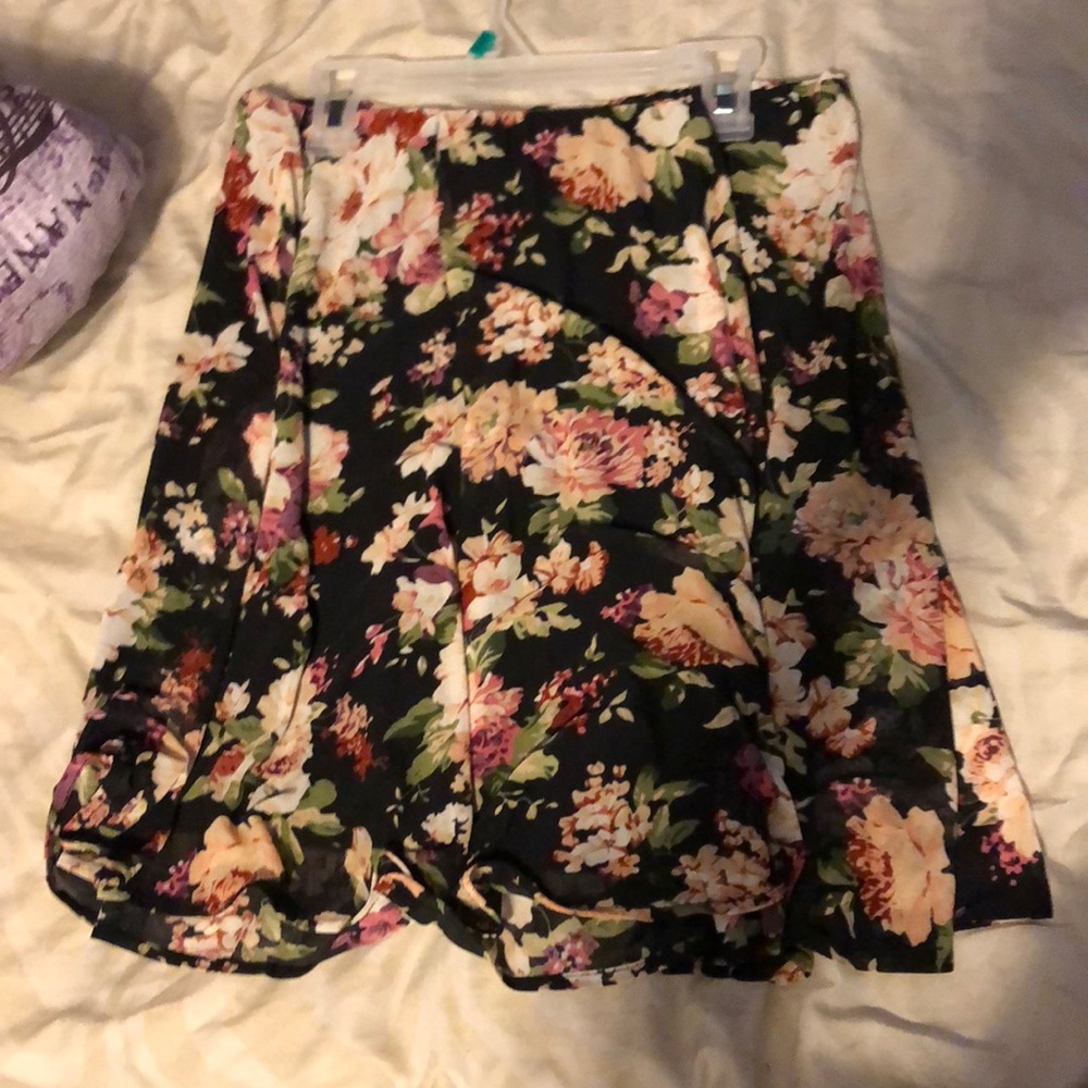 Skirts - Picture 2 of 2